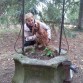 la Noa amb la Quima, intentant chafardeja el pou..
